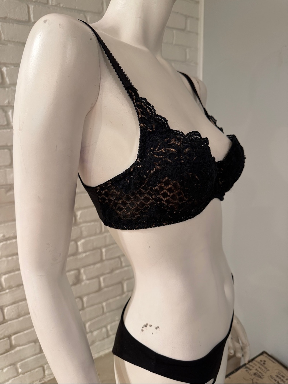 Vintage Victoria’s Secret Black Lace Full Coverage Bra 34A lined Underwire - Picture 6 of 9